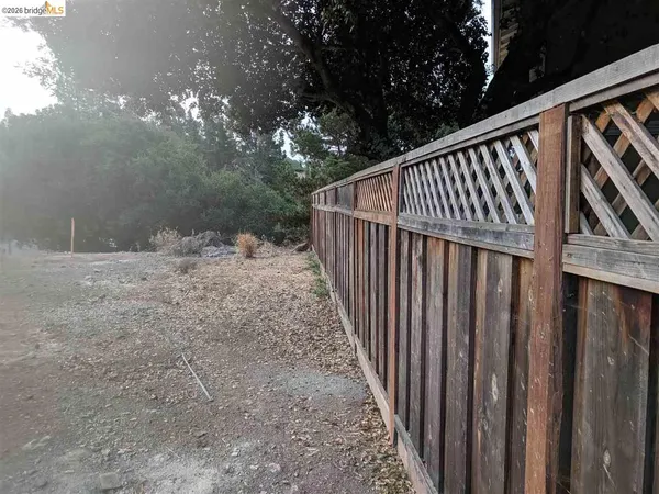 a view of a backyard with pathway