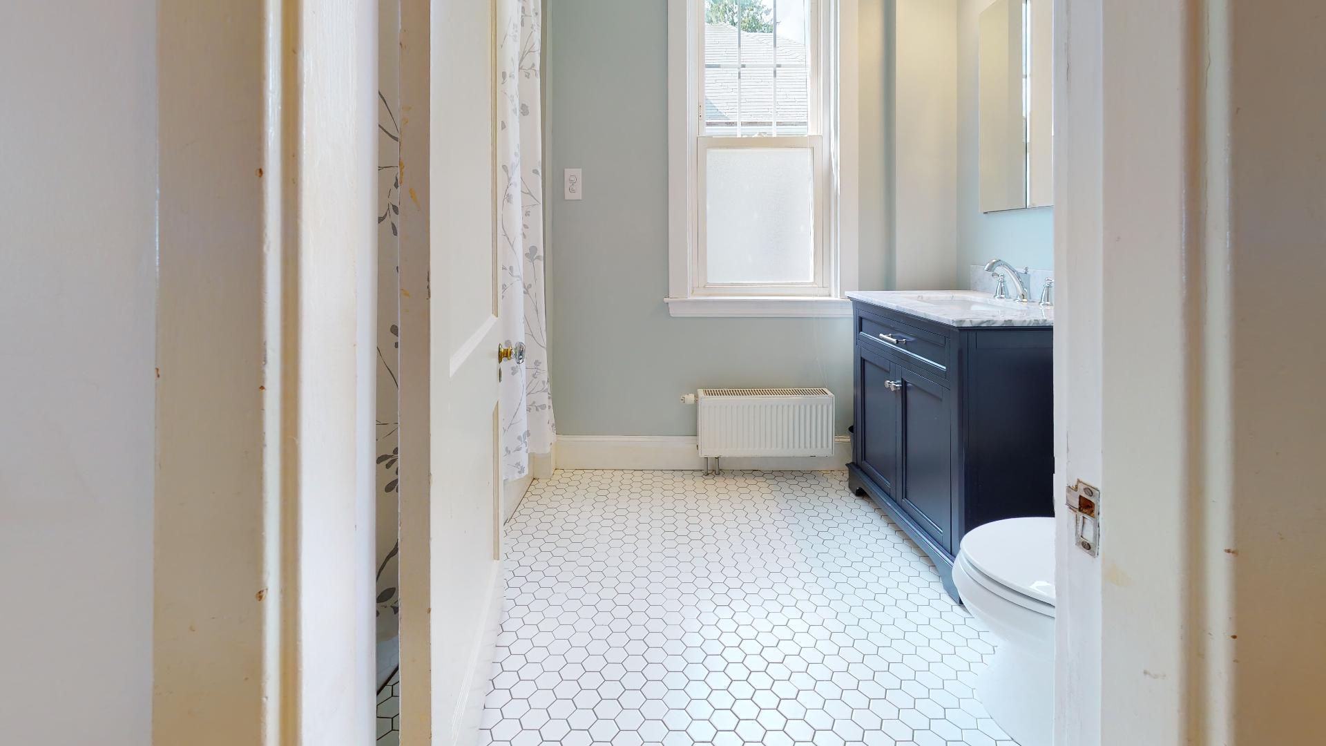 31 Read Street Portland, ME 04103 - Photo 20 of 38 1st Floor Full Bath