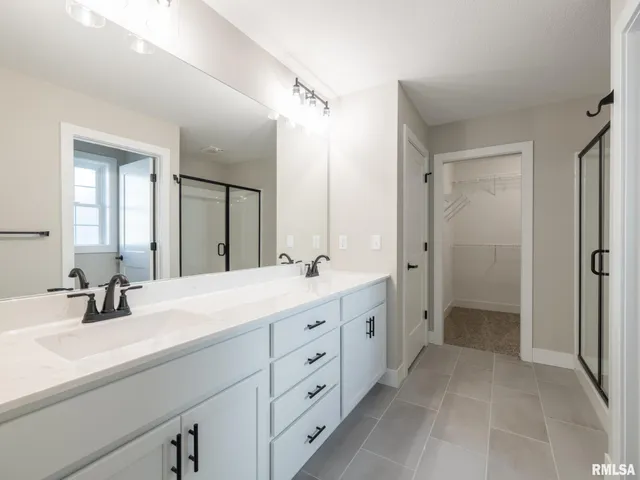 $359,900 | 3716 West Eagle Point Drive, Peoria, IL 61615