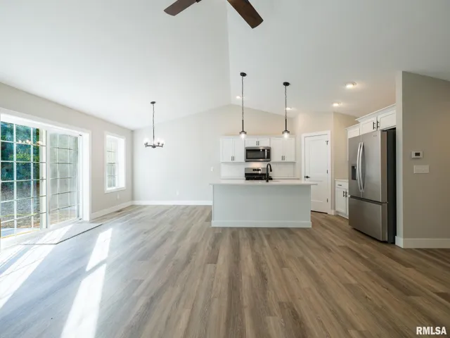 $359,900 | 3716 West Eagle Point Drive, Peoria, IL 61615