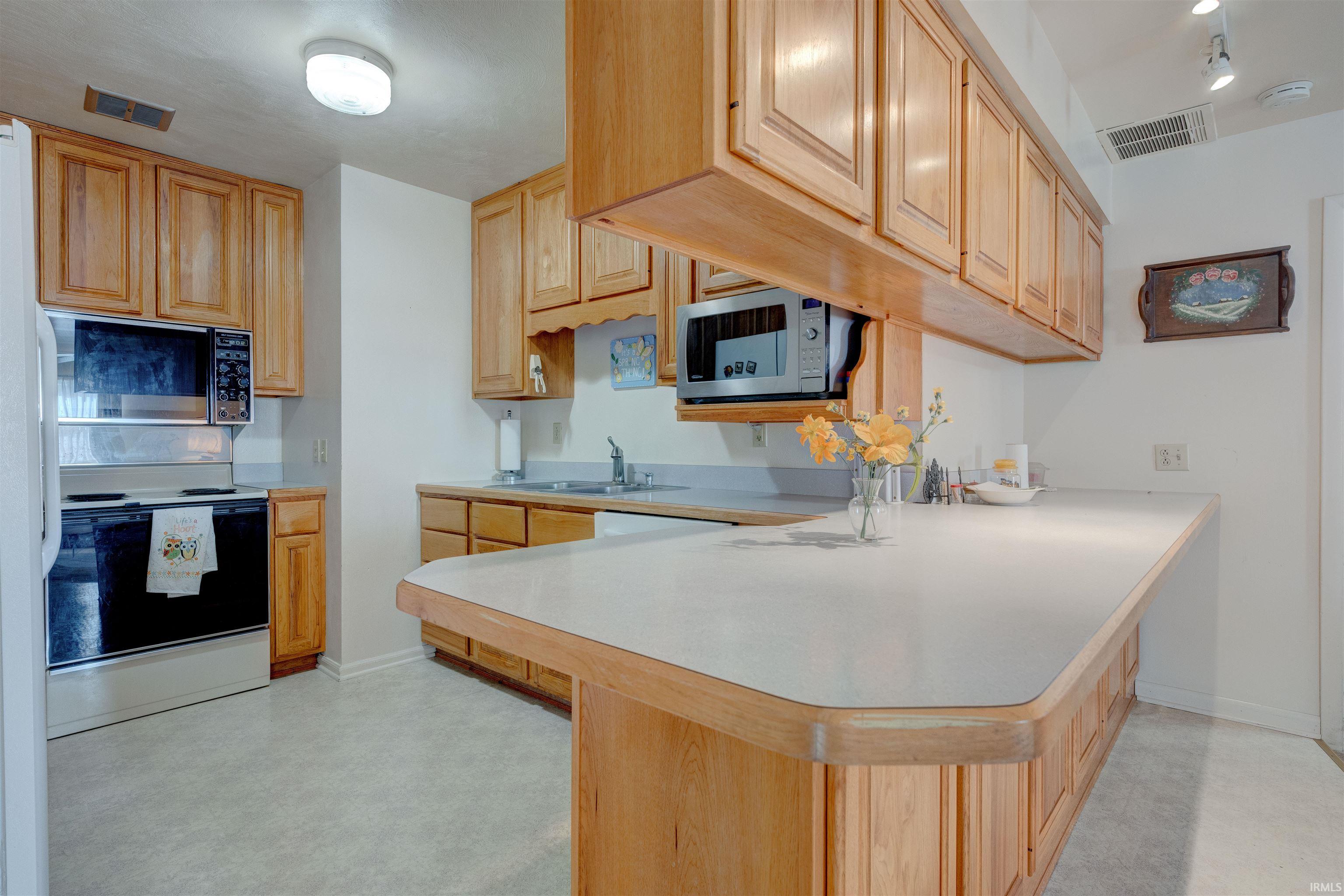 1323 Maxville Road Boonville, IN 47601 - Photo 9 of 36