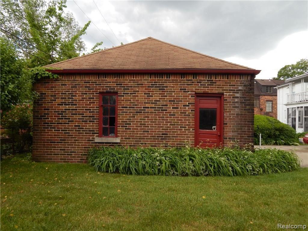 19690 Shrewsbury Road Detroit, MI 48221 - Photo 3 of 69