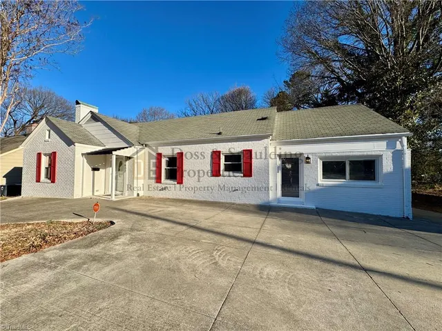 $1,900 | 1802 West Friendly Avenue, Greensboro, NC 27403