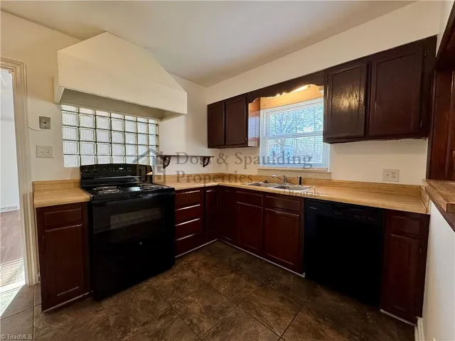 $1,900 | 1802 West Friendly Avenue, Greensboro, NC 27403