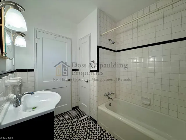 $1,900 | 1802 West Friendly Avenue, Greensboro, NC 27403