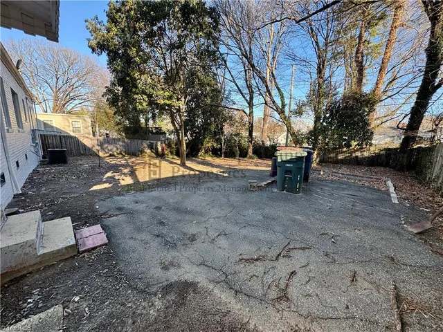 $1,900 | 1802 West Friendly Avenue, Greensboro, NC 27403