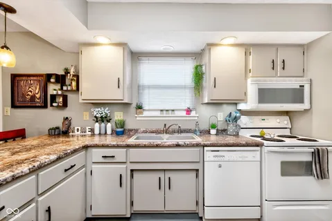 $197,900 | 1136 Paradise Way, Unit B, Greenwood, IN 46143