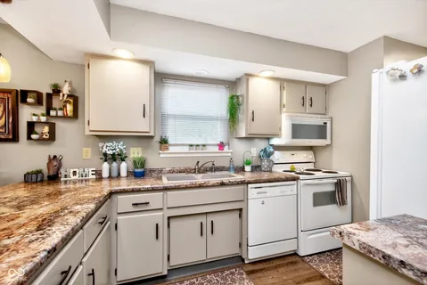 $197,900 | 1136 Paradise Way, Unit B, Greenwood, IN 46143