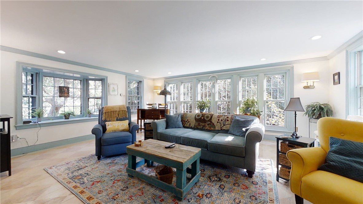 77 Weaver Road North Kingstown, RI 02852 - Photo 3 of 36 Gallery Image 3
