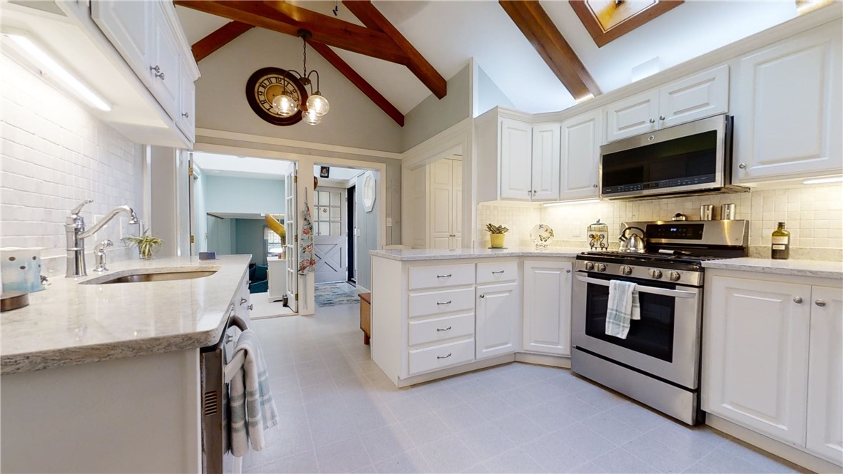 77 Weaver Road North Kingstown, RI 02852 - Photo 6 of 36 Gallery Image 6