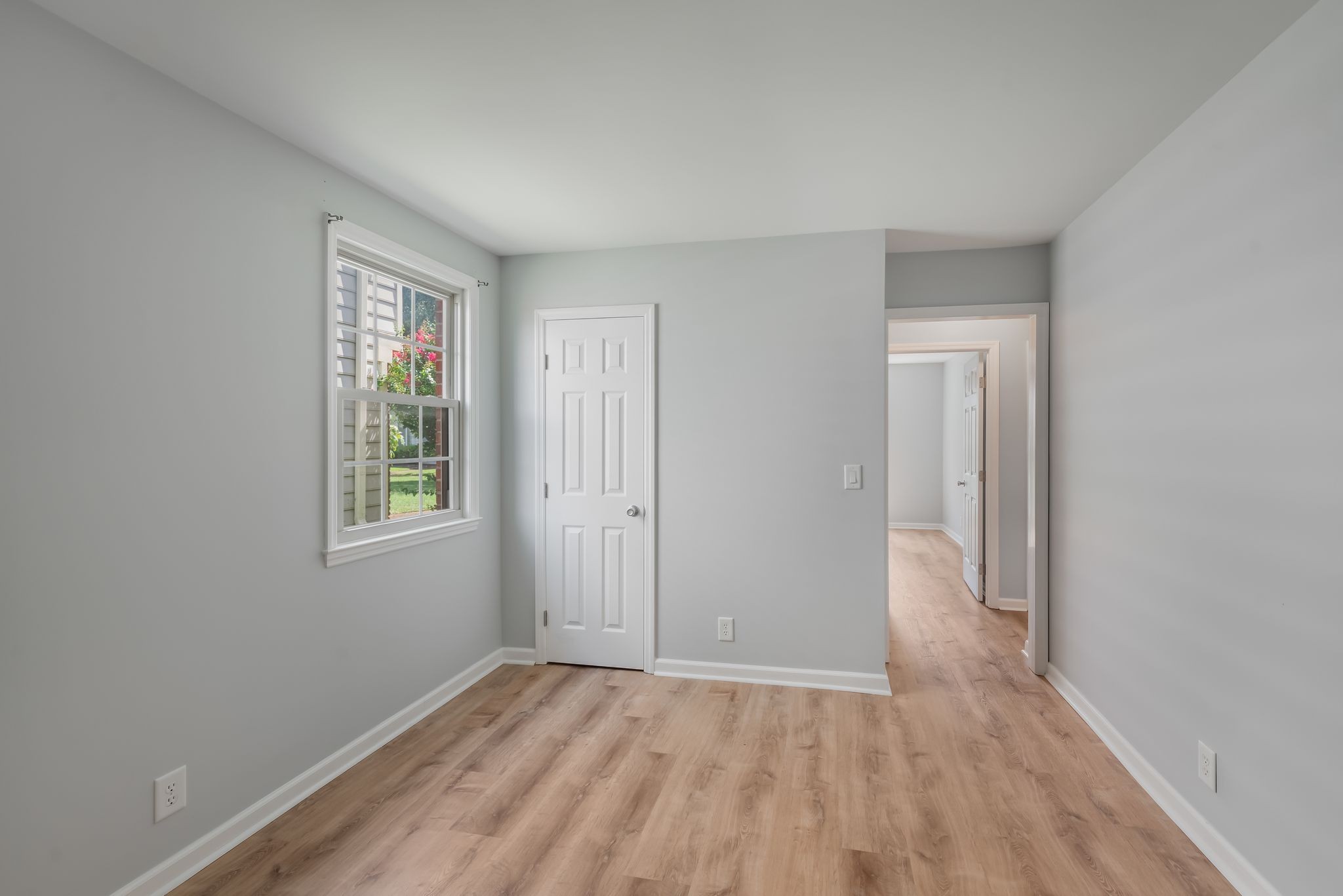 1281 General George Patton Road Nashville, TN 37221 - Photo 24 of 32 an empty room with windows and closet