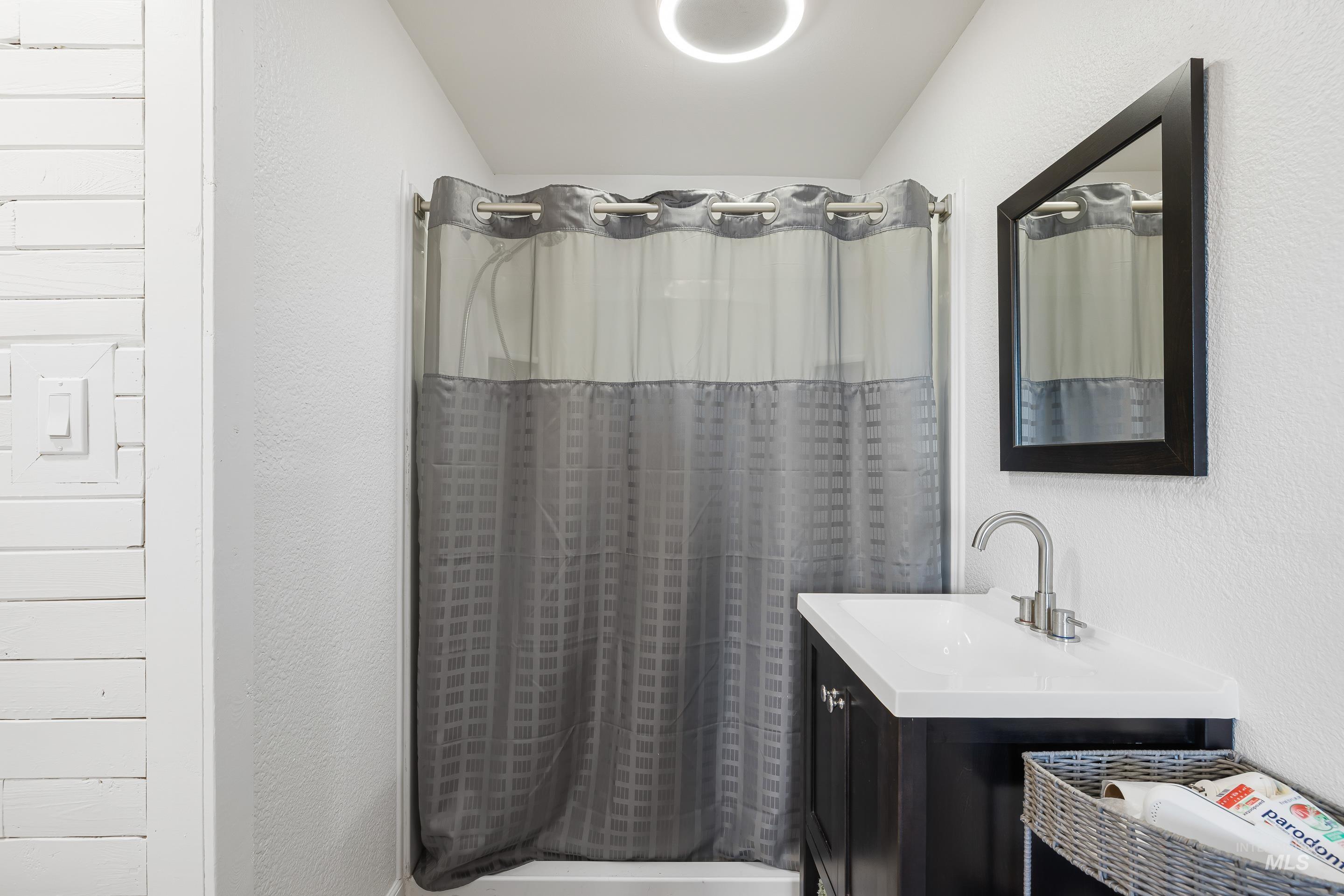 10294 West Fox Ridge Drive Boise, ID 83709 - Photo 22 of 50 Bathroom featuring a textured wall and vanity