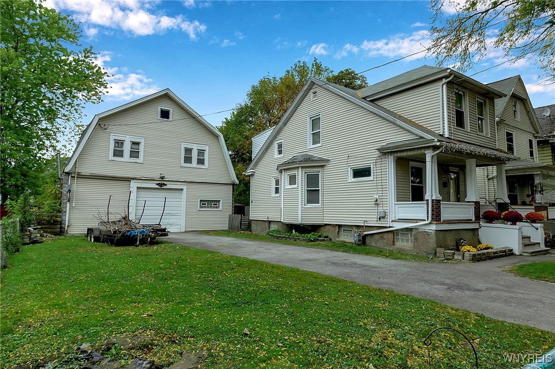 442 26th Street Niagara Falls, NY 14303 - Photo 4 of 27 Angle from side yard