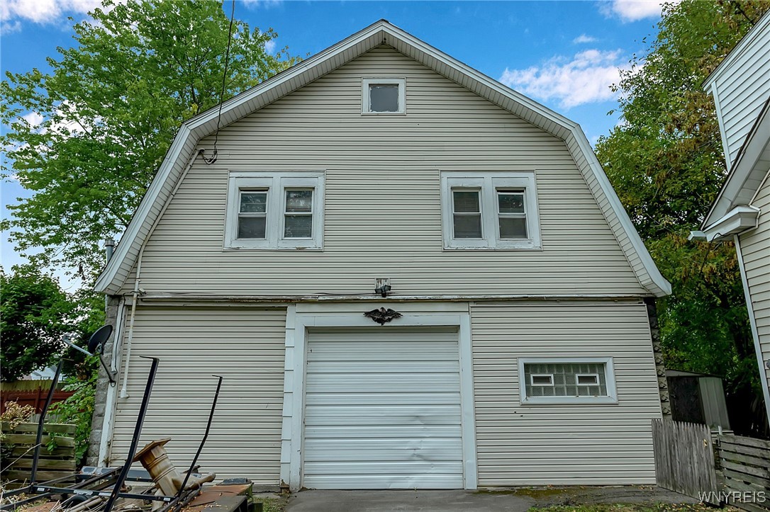 442 26th Street Niagara Falls, NY 14303 - Photo 5 of 27 2,000 square ft garage