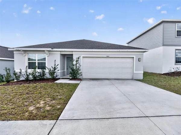 a front view of house with yard