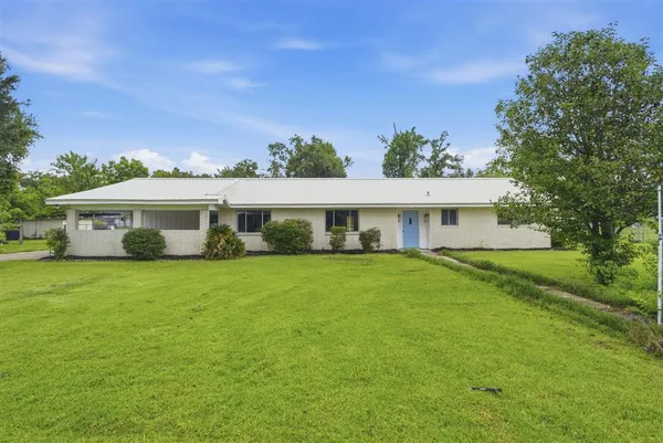 $199,900 | 325 Noma Lane, Westlake, LA 70669