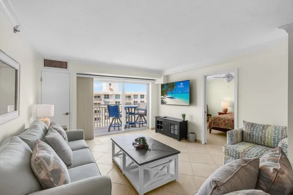 $4,300 | 4511 South Ocean Boulevard, Unit 1004, Highland Beach, FL 33487