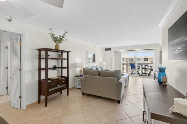 $4,300 | 4511 South Ocean Boulevard, Unit 1004, Highland Beach, FL 33487