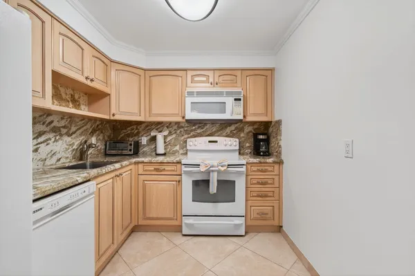 $4,300 | 4511 South Ocean Boulevard, Unit 1004, Highland Beach, FL 33487