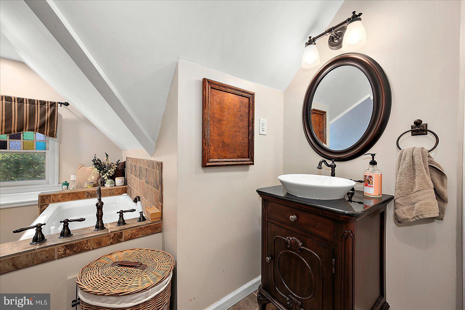 302 Middle Boulevard Salisbury, MD 21801 - Photo 67 of 102 Third floor bathroom