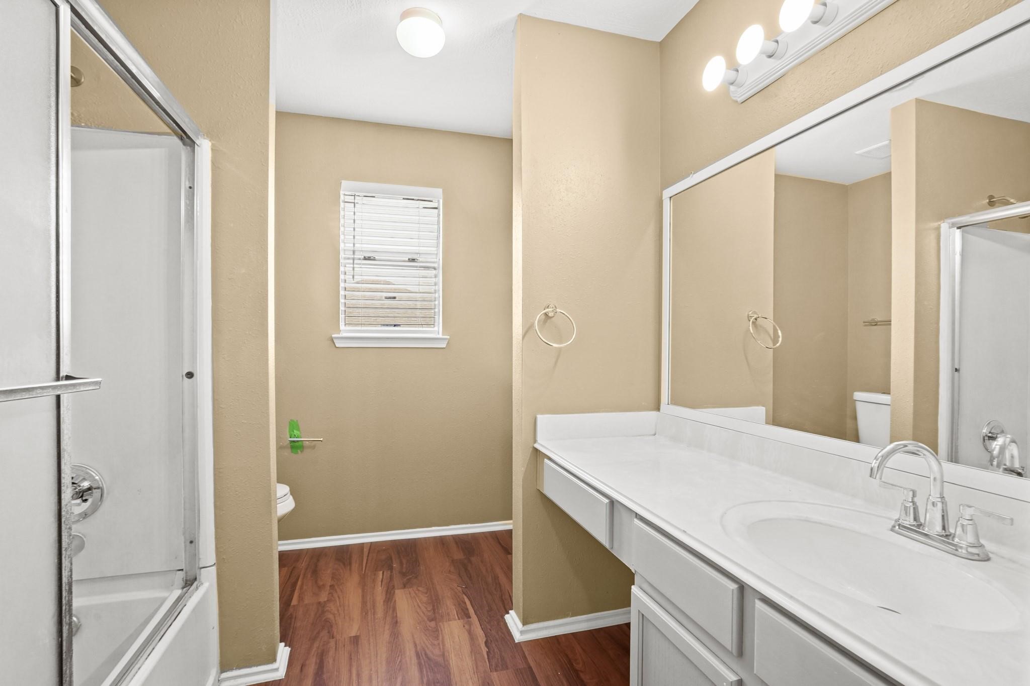 5003 East Parma Drive Rosenberg, TX 77471 - Photo 17 of 25 a bathroom with a sink and a mirror