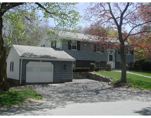 18 Canterbury Road Lynnfield, MA 01940 - Photo 1 of 14 Gallery Image 1