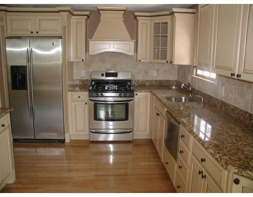18 Canterbury Road Lynnfield, MA 01940 - Photo 4 of 14 Gallery Image 4