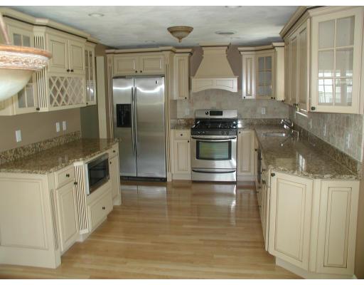 18 Canterbury Road Lynnfield, MA 01940 - Photo 5 of 14 Gallery Image 5