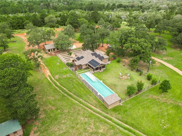 $1,000,000 | 350 Young School House Road, Smithville, TX 78957