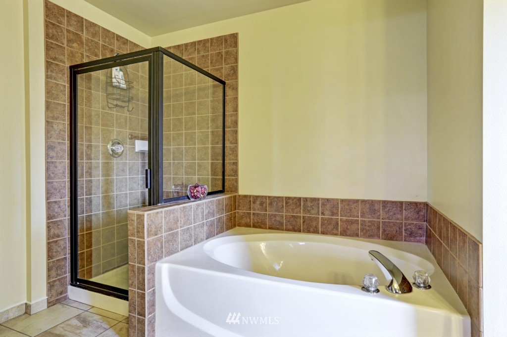 1405 191st Place Southeast Bothell, WA 98012 - Photo 10 of 25 Gallery Image 10