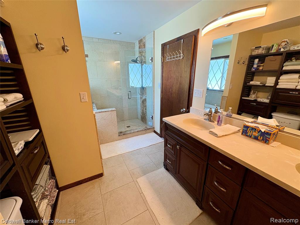 4092 Woodstock Road Waterford, MI 48328 - Photo 45 of 63