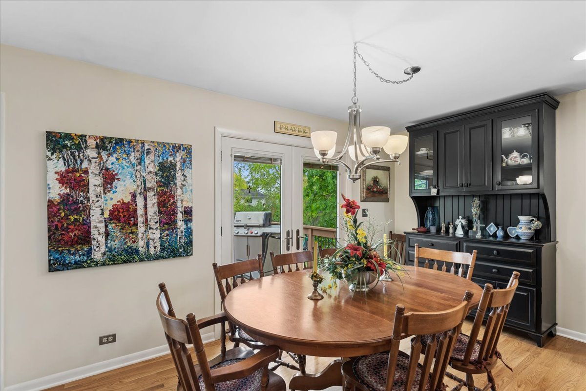 122 Mulberry Road Deerfield, IL 60015 - Photo 3 of 22
