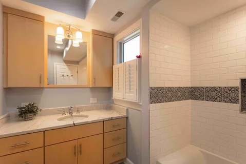 $749,000 | 533 North Avenue, Barrington, IL 60010