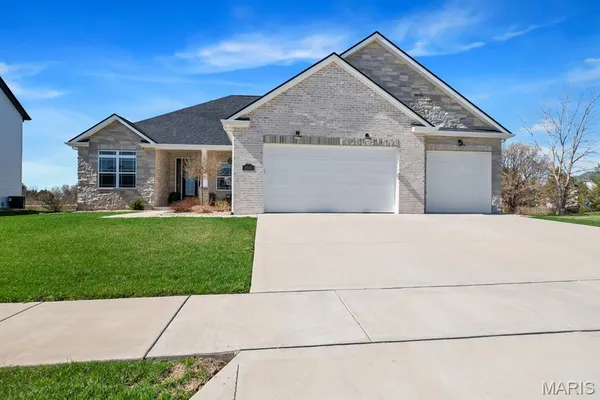 $655,000 | 1619 Oglesby Drive, Edwardsville, IL 62025