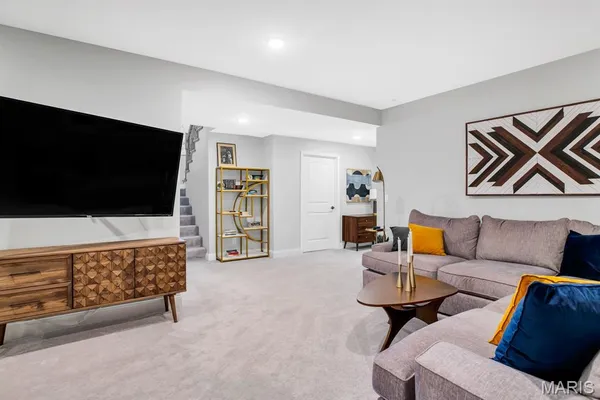 $655,000 | 1619 Oglesby Drive, Edwardsville, IL 62025