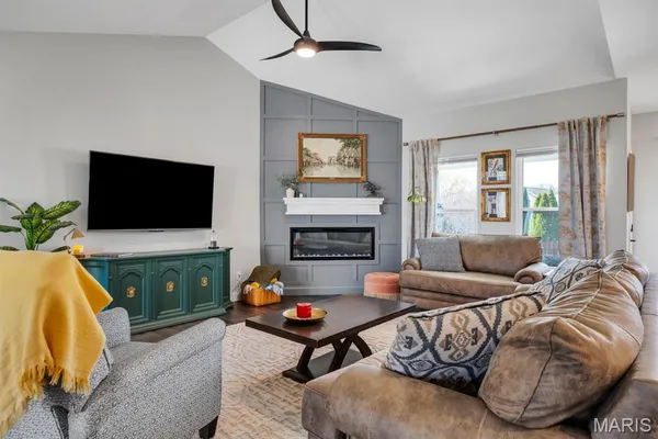 $655,000 | 1619 Oglesby Drive, Edwardsville, IL 62025