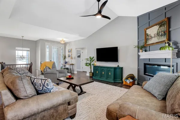 $655,000 | 1619 Oglesby Drive, Edwardsville, IL 62025