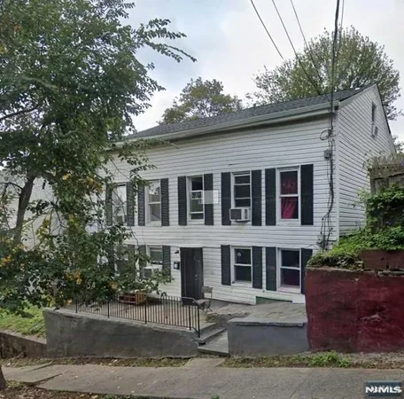 $2,500 | 149 Clinton Street, Paterson, NJ 07522
