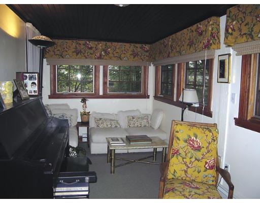 33 Weybridge Lane Brookline, MA 02445 - Photo 4 of 8