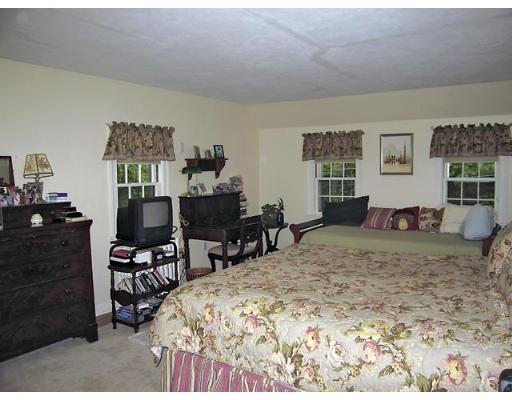 33 Weybridge Lane Brookline, MA 02445 - Photo 6 of 8