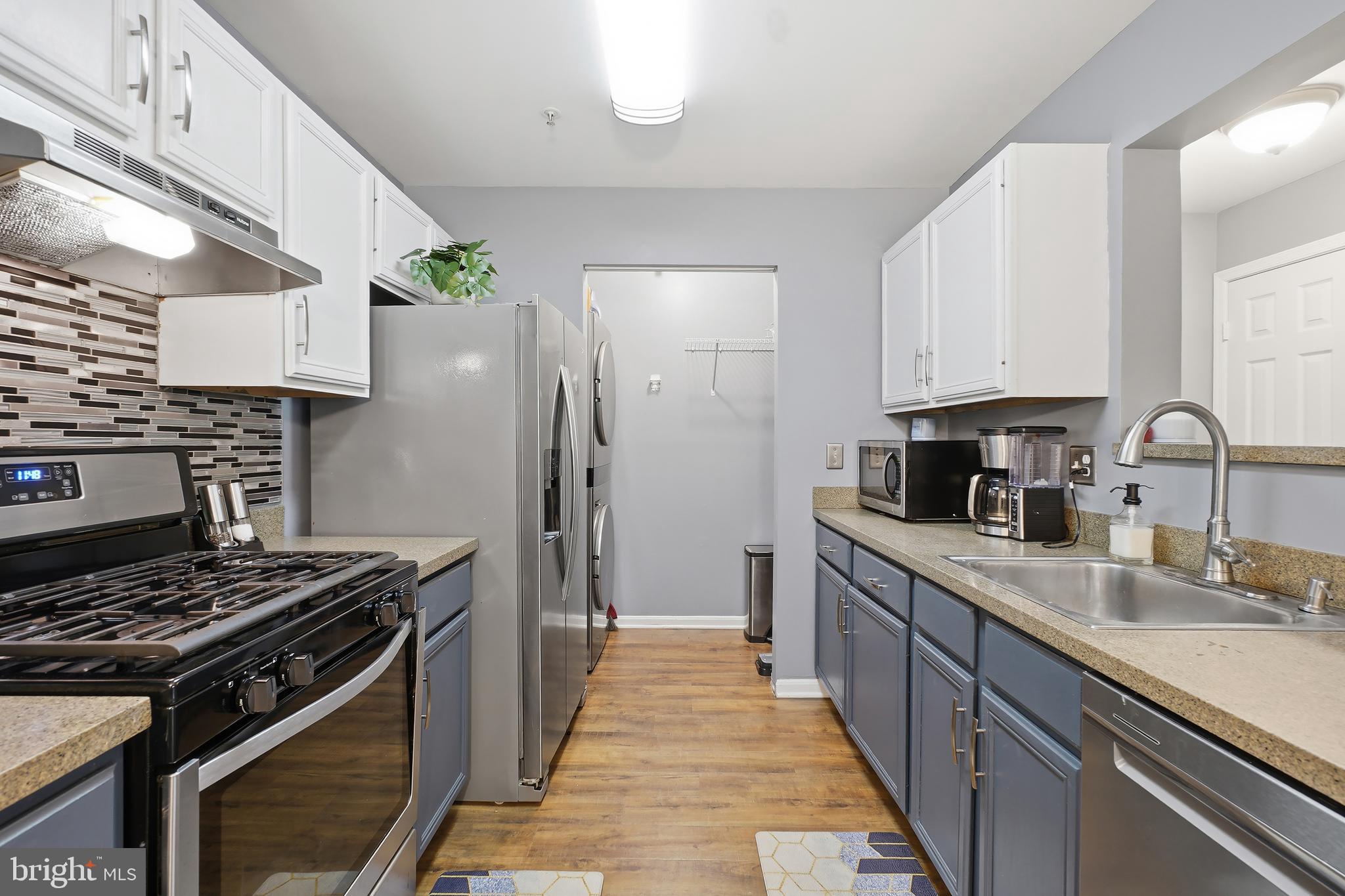 14151 Cuddy Loop, Unit 101 Woodbridge, VA 22193 - Photo 20 of 45 a kitchen with sink stove and refrigerator