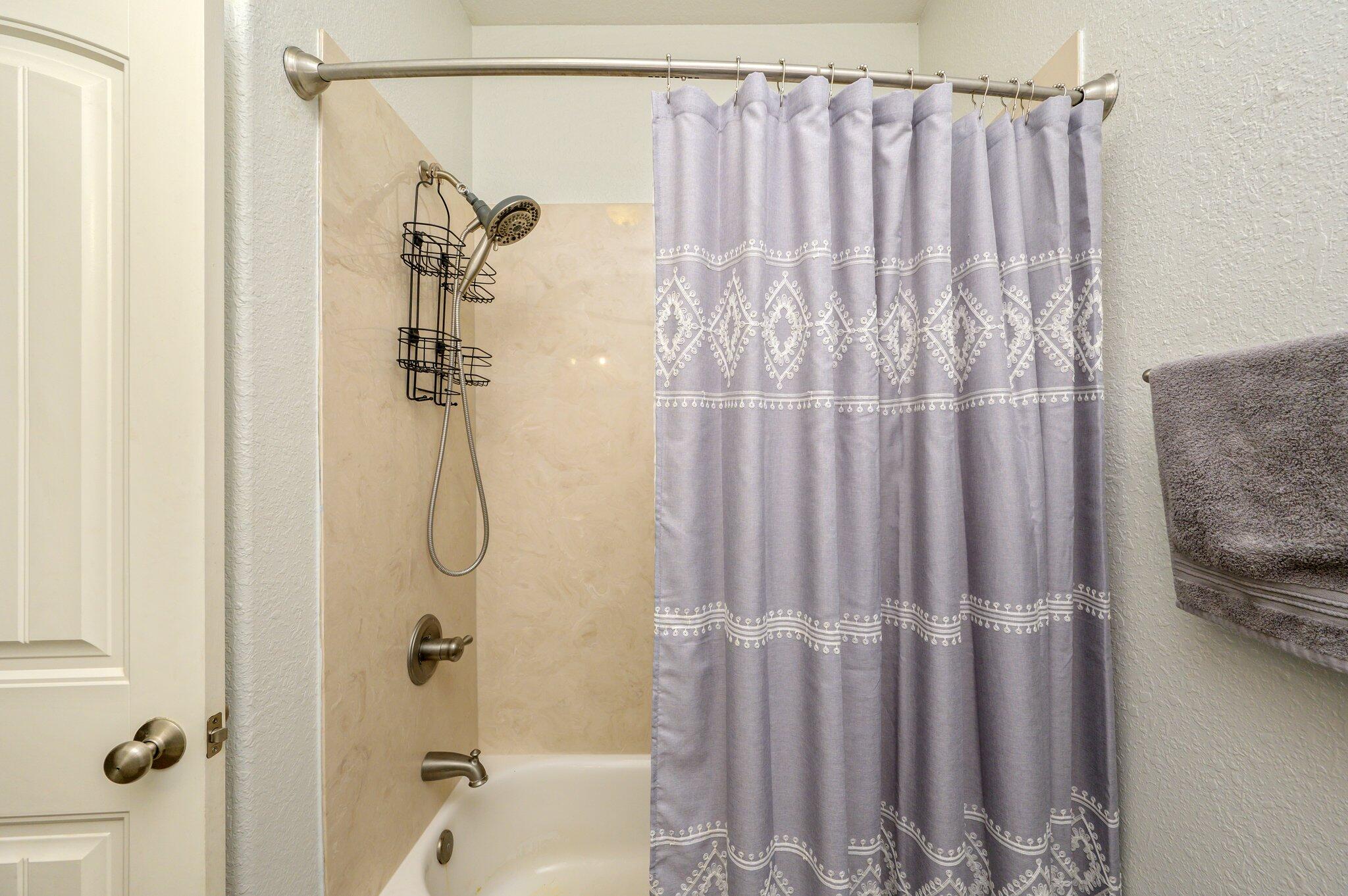 4545 Hermosa Road Crestview, FL 32539 - Photo 25 of 36 a bathroom with a shower and a tub