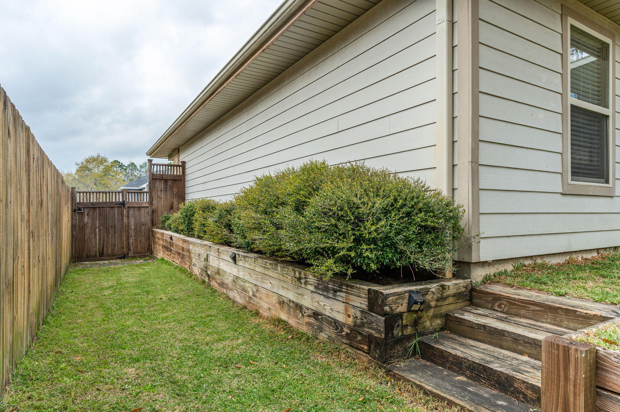 4545 Hermosa Road Crestview, FL 32539 - Photo 36 of 36 a view of a backyard with pathway