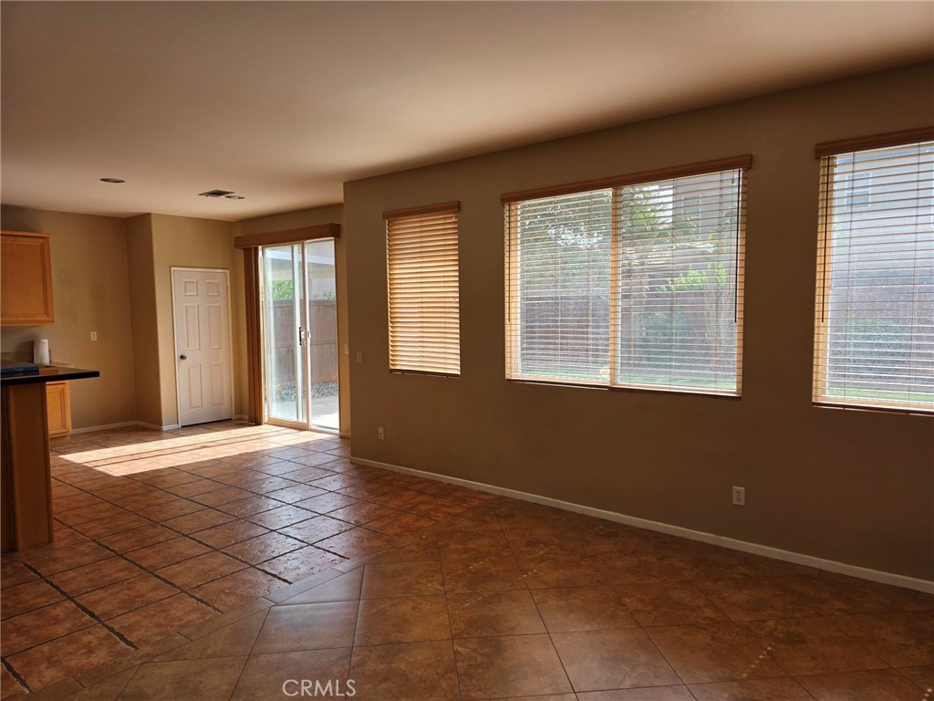 13491 Falcon Ridge Road Eastvale, CA 92880 - Photo 10 of 45 Family room