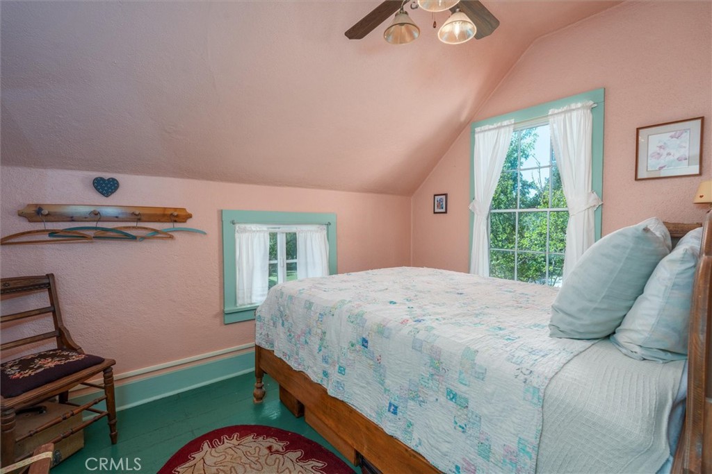 2669 Triangle Road Mariposa, CA 95338 - Photo 20 of 58 a bedroom with a bed and a window
