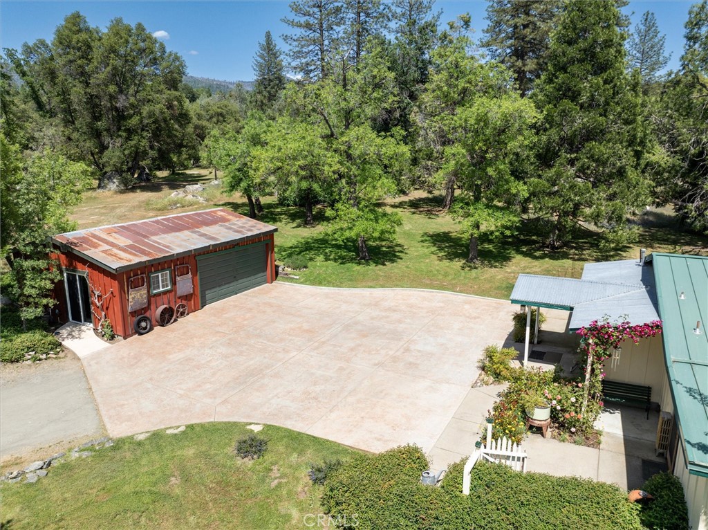 2669 Triangle Road Mariposa, CA 95338 - Photo 38 of 58 an aerial view of a house having yard