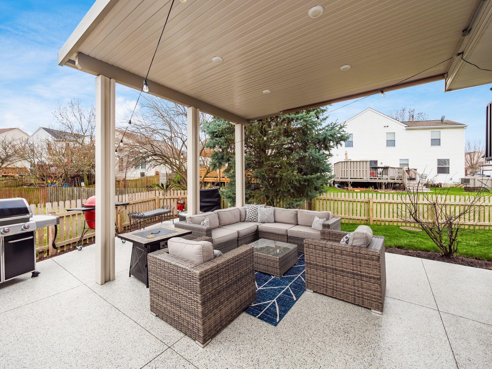 2476 Limestone Way Columbus, OH 43228 - Photo 41 of 52 Patio