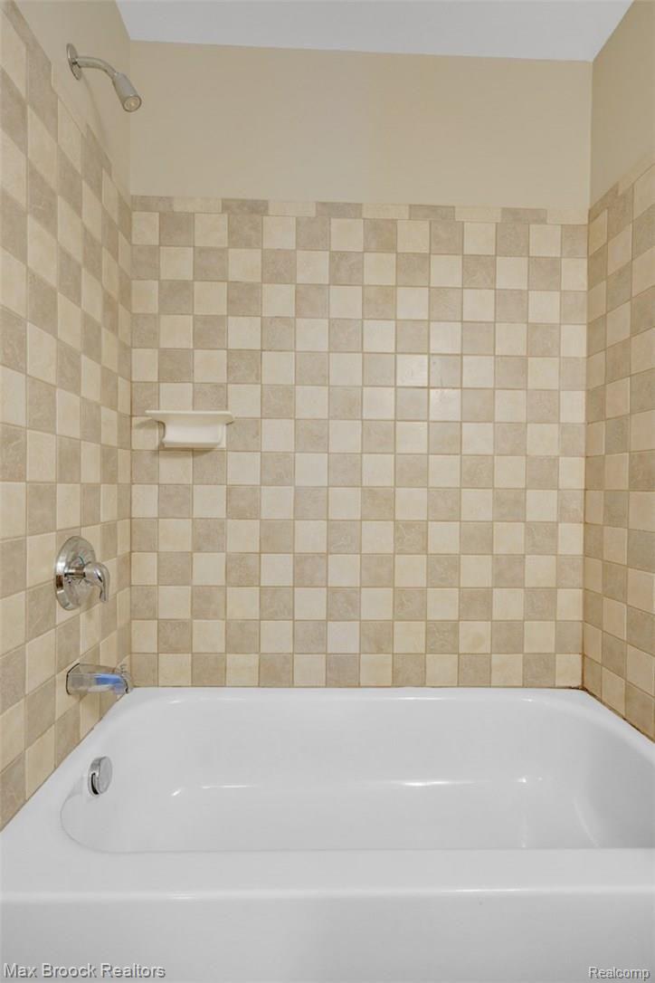 1862 Eaton Road Berkley, MI 48072 - Photo 16 of 25 dsc07565-dsc07567.jpg