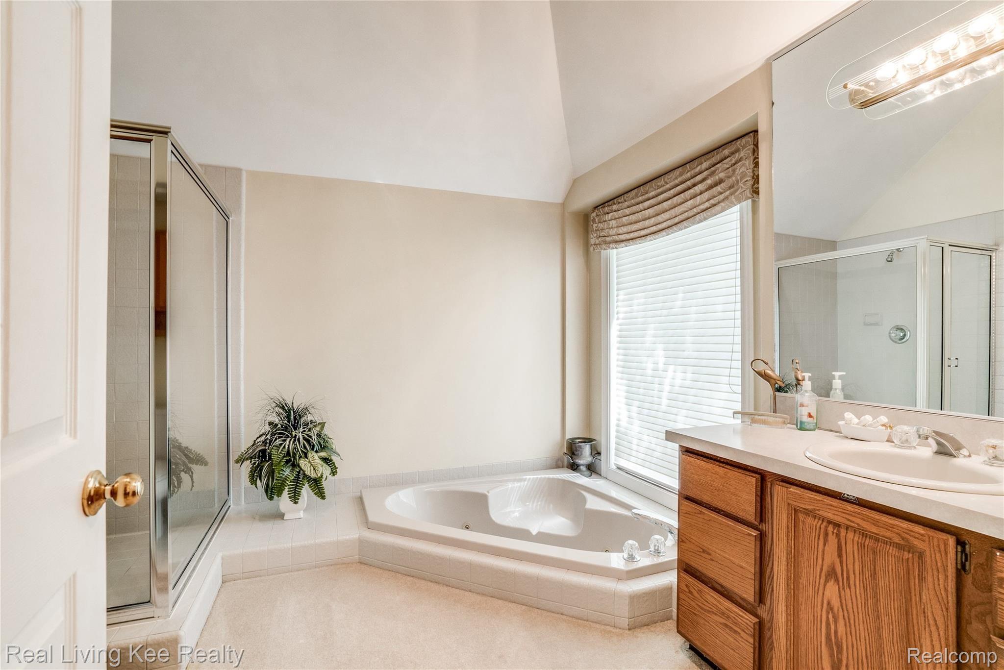 6368 Peach Tree Court Rochester, MI 48306 - Photo 30 of 54 Interiors (27 of 50).jpg