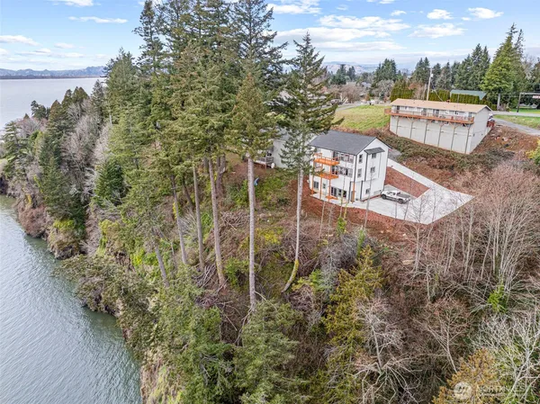 $699,900 | 572 Columbia Street, Cathlamet, WA 98612